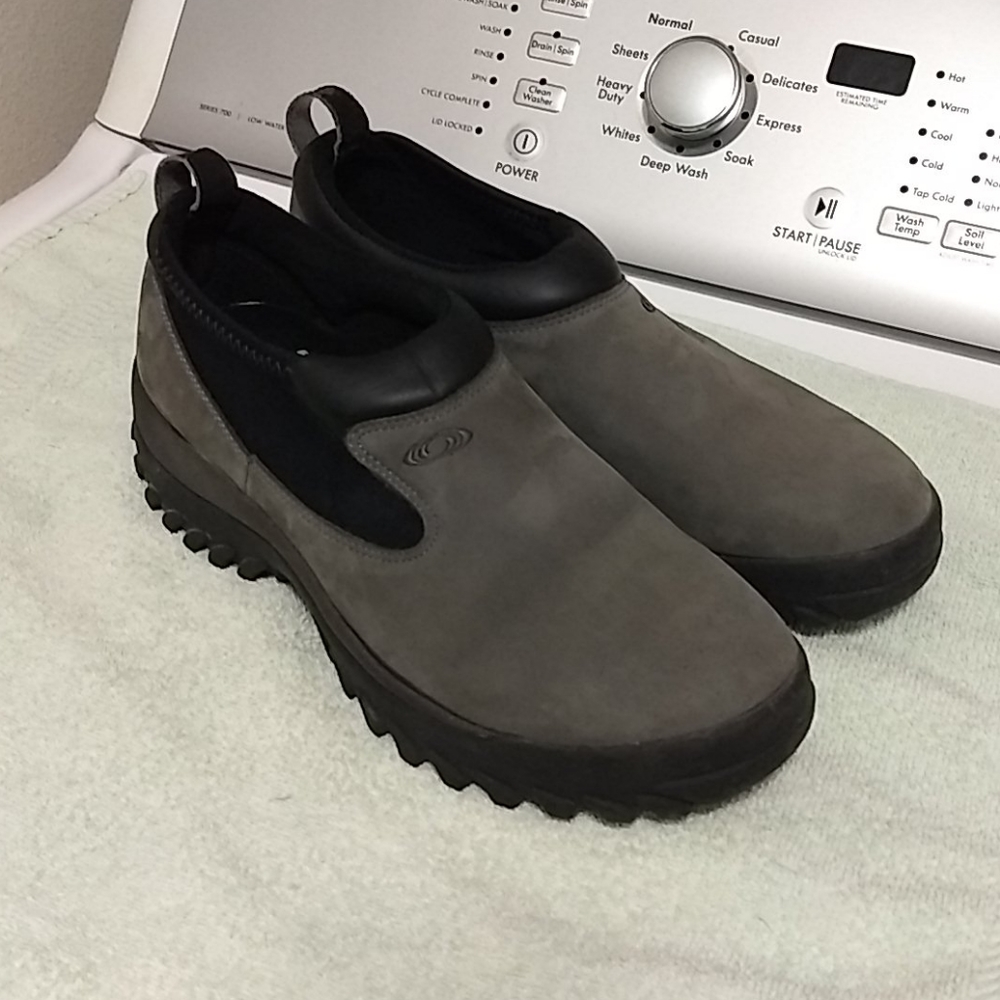 Salomon mens slip-ons